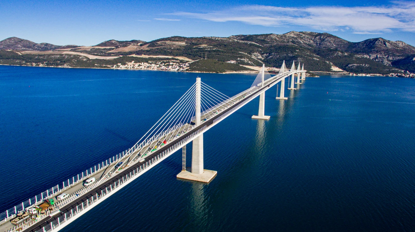 Colas Pelješki most, asfaltiranje 2022 godina
